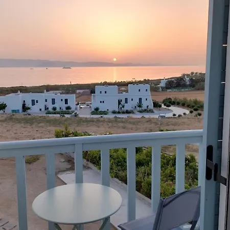 Plaka's Petite Seaside View * Pláka